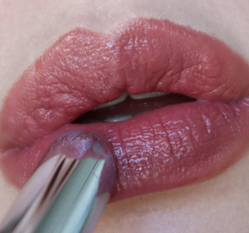 Olivia Rose Rushing tests out the Kosas Wet Stick in the shade Tropic Bliss.