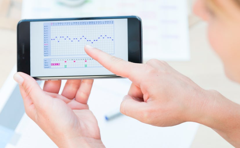 A woman tracks her ovulation on an app
