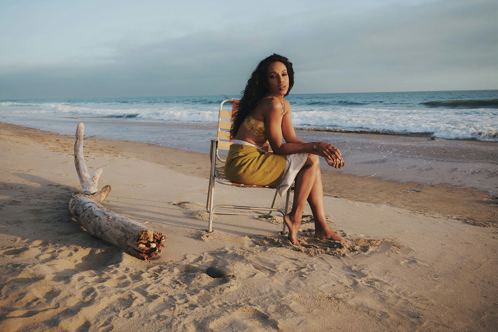 Kerry Washington talks to Bustle about how she navigates the privacy of her husband and kids.