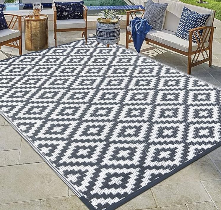 Vaukki Fade Resistant Plastic Straw Rug