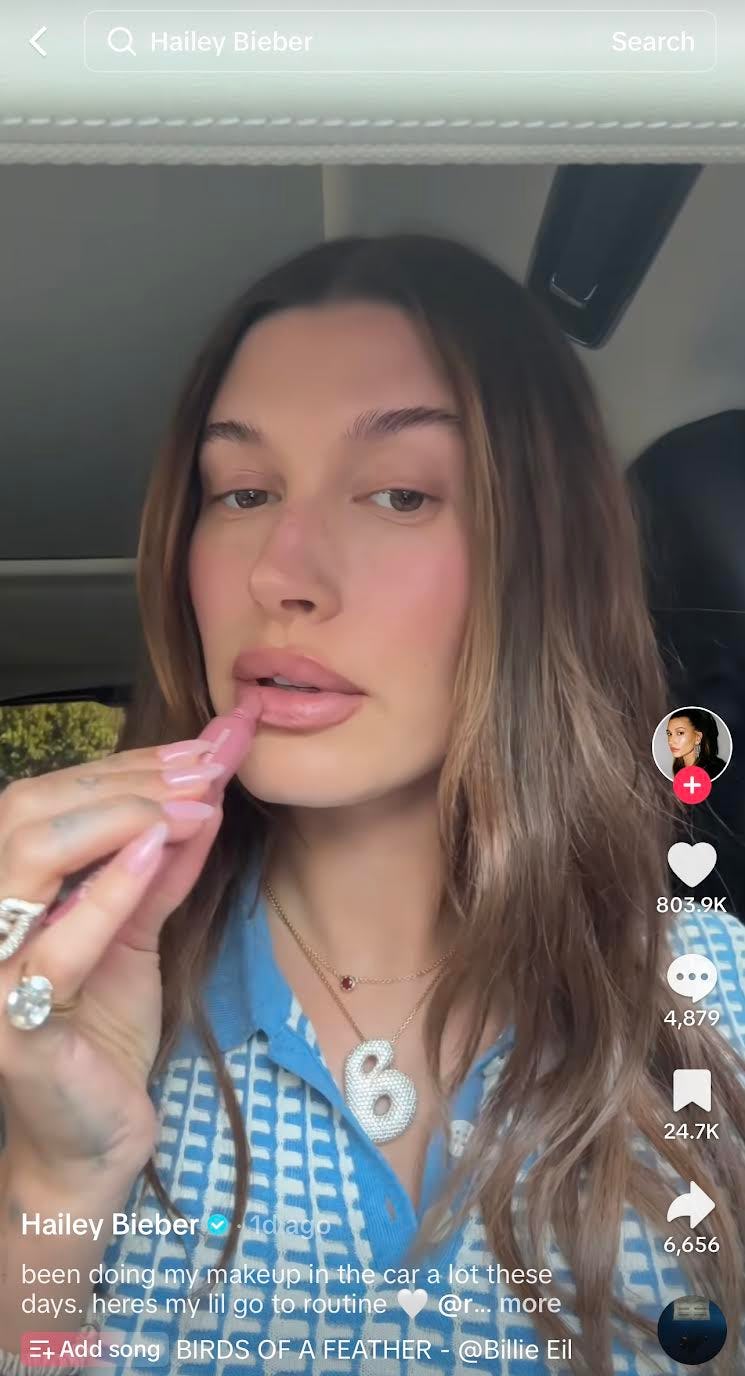 Hailey Bieber&rsquo;s pregnancy makeup routine is minimal and glowing.