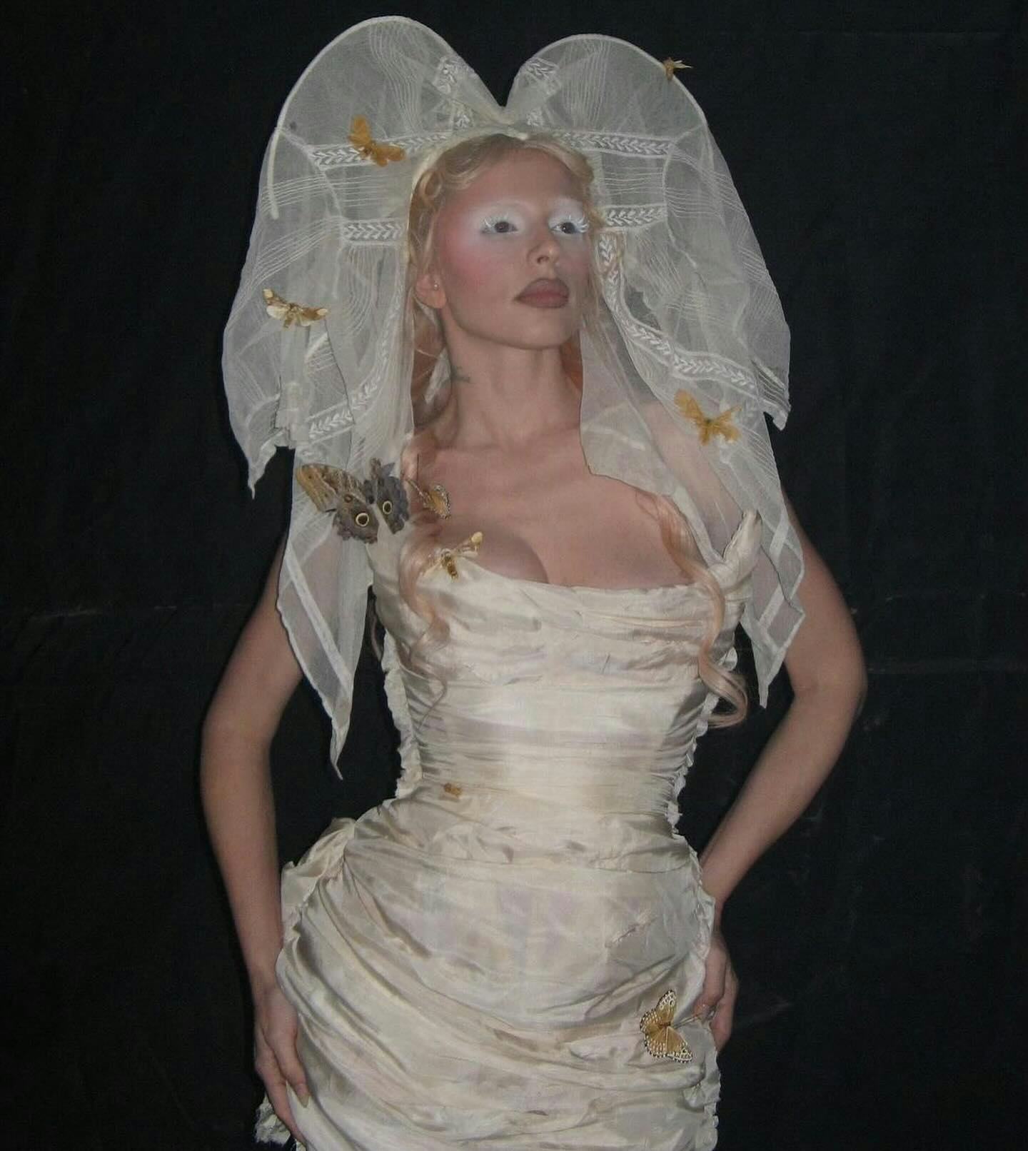 Author and actor Julia Fox wore a lace and silk mermaid gown during the finale of fashion reality sh&hellip;