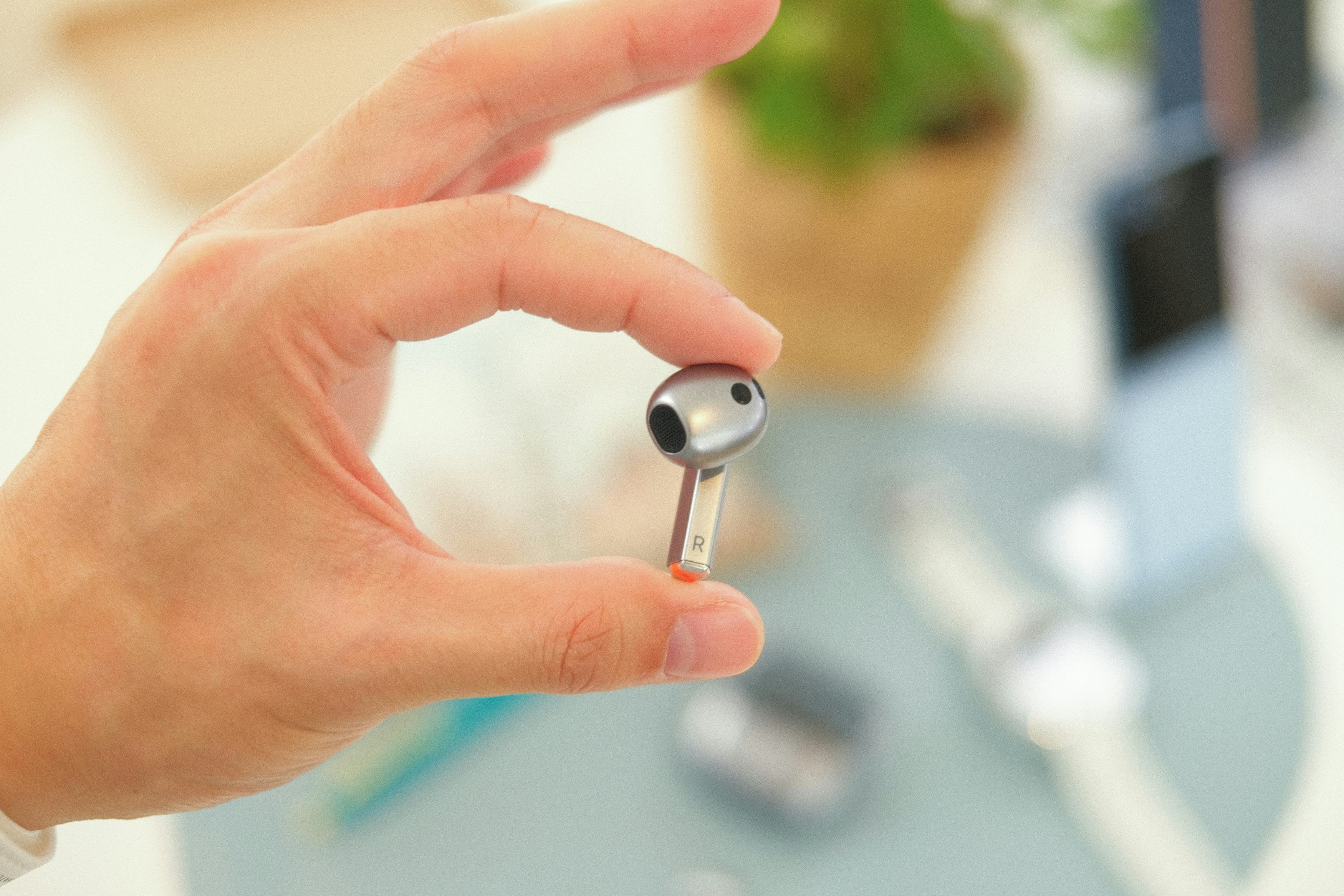 Hands-On With Samsung's Galaxy Buds 3 and Buds 3 Pro That Look Like AirPods