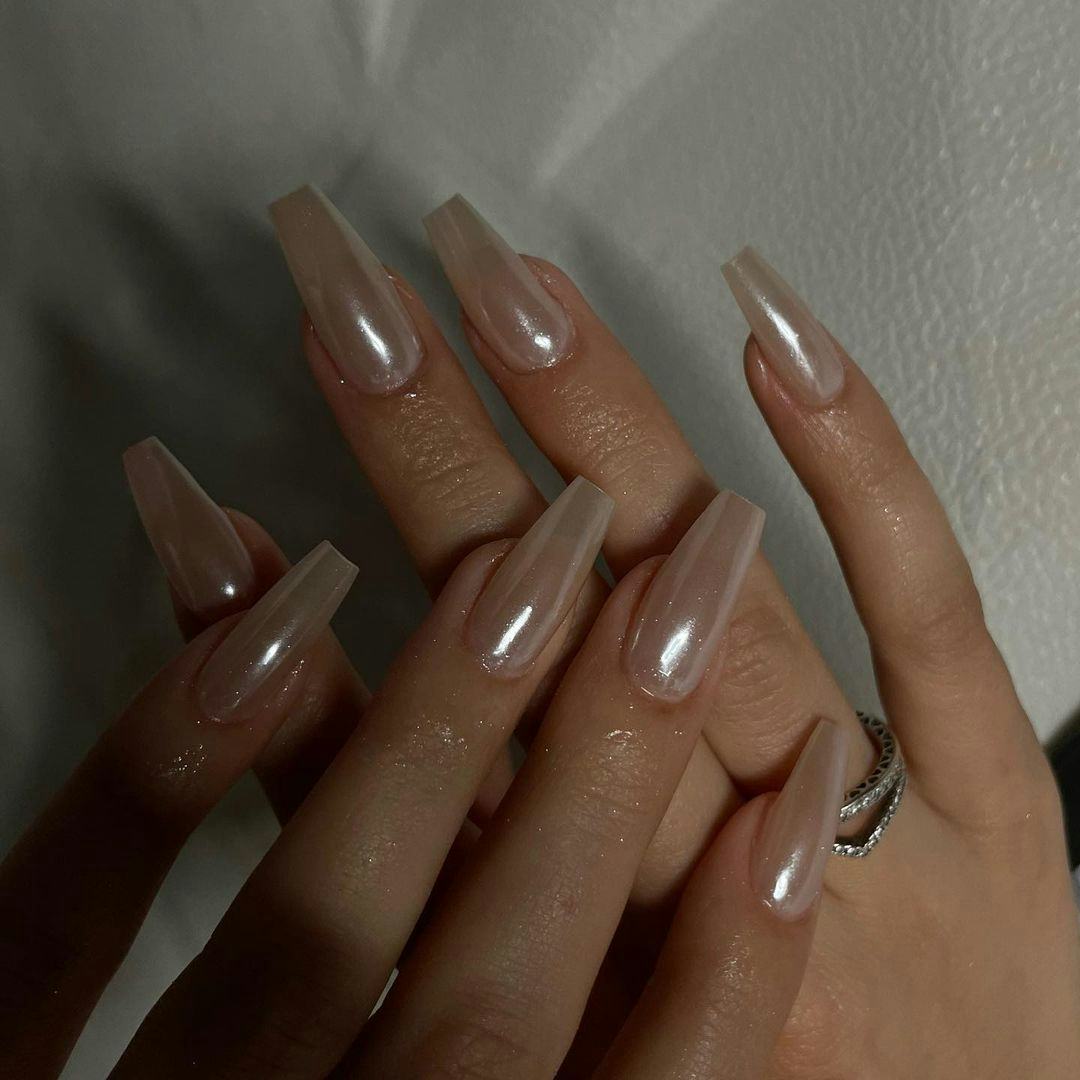 A Cancer would wear neutral chrome nails.