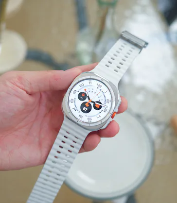 Inverse deputy tech editor Raymond Wong trying out the new Samsung Galaxy Watch Ultra smartwatch tha...