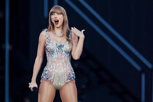 Taylor Swift's piano malfunction at the Eras Tour in Milan.
