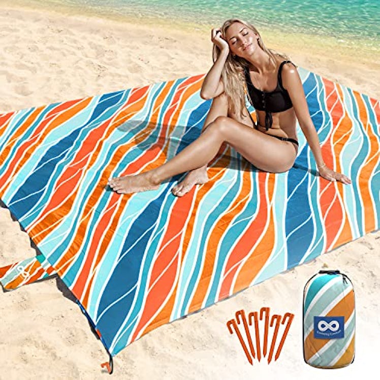 Everlasting Comfort Waterproof & Sandproof Beach Blanket 