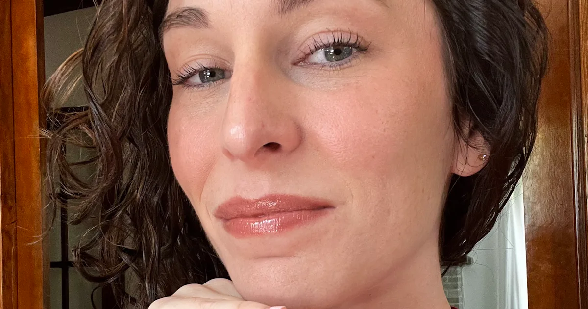 I’m A WFH Mom & This Is My 5-Minute Makeup To Look Alive On Zoom I’m A WFH Mom & This Is My 5-Minute Makeup To Look Alive On Zoom