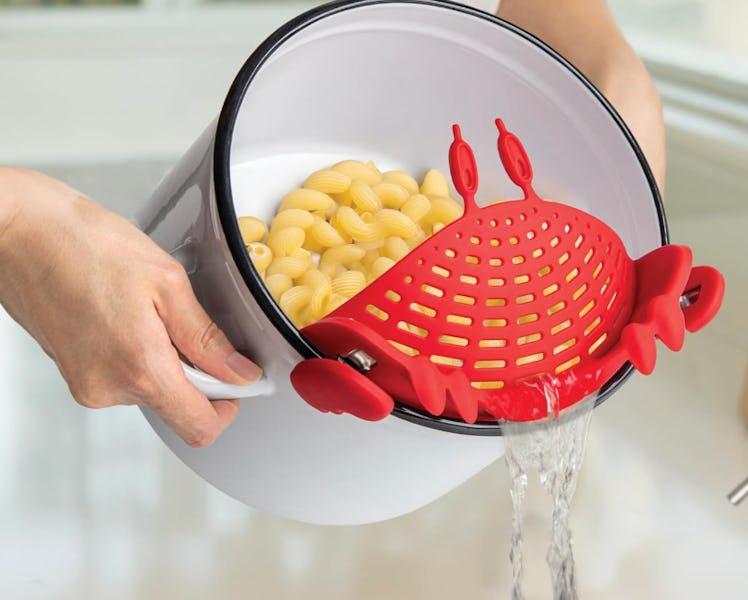 OTOTO Crabby Clip-On Strainer