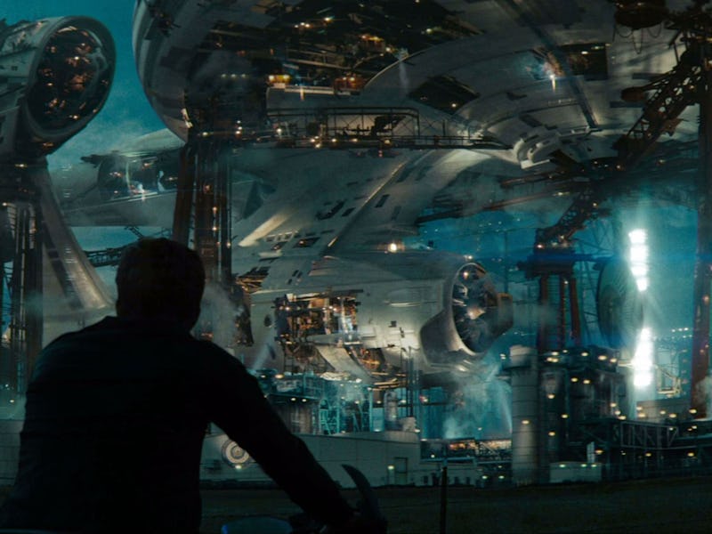 Kirk (Chris Pine) in front of the USS Enterprise, under construction in the Star Trek 2009 film.