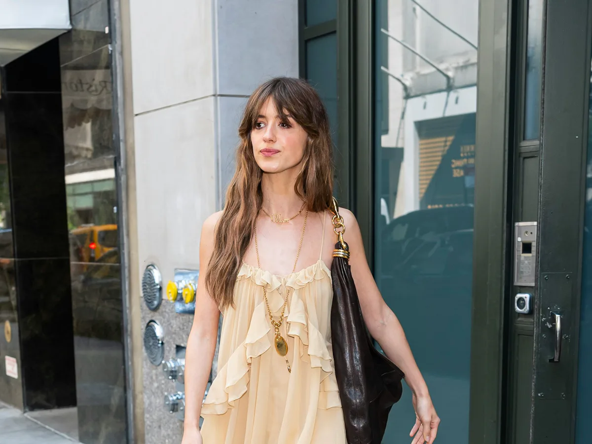 Daisy Edgar-Jones's Breezy Mini Dress Forecasts a Boho Resurgence Daisy Edgar-Jones's Breezy Mini Dress Forecasts a Boho Resurgence