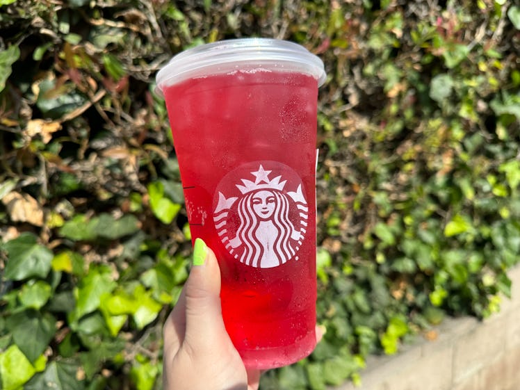 I tried Starbucks' Melon Iced Energy drink off their summer 2024 menu. 