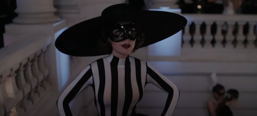 Lily Collins’ Beyoncé-inspired hat on ‘Emily in Paris’