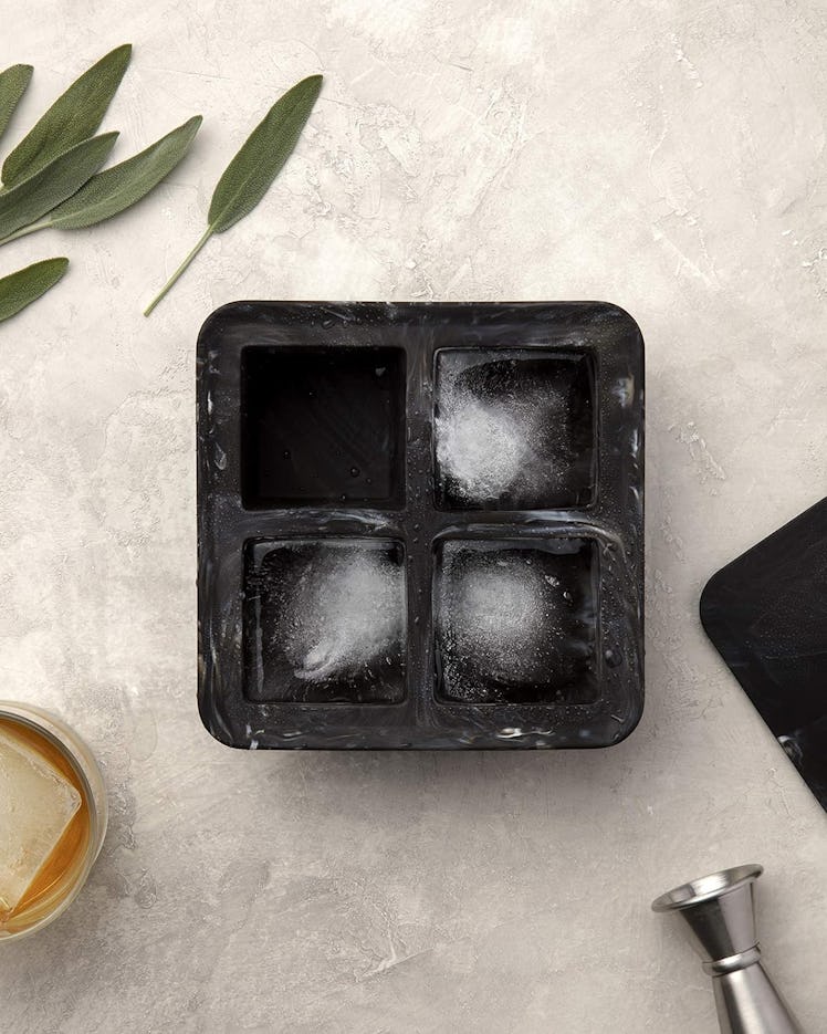 W&P Peak Silicone Extra Large Ice Cube Tray With Lid