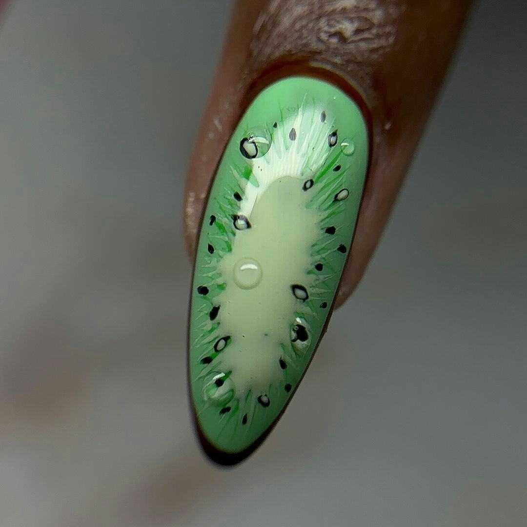 Kiwi slice nail art gives &ldquo;brat summer&rdquo; vibes.