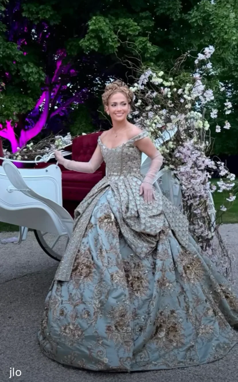 Jennifer Lopez's 'Bridgerton'-Themed Birthday Party Included A Horse-Drawn Carriage & Custom Couture Jennifer Lopez's 'Bridgerton'-Themed Birthday Party Included A Horse-Drawn Carriage & Custom Couture