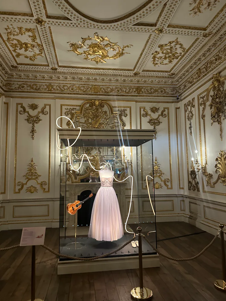 I Went To The Taylor Swift Exhibit At London's V&A Museum I Went To The Taylor Swift Exhibit At London's V&A Museum