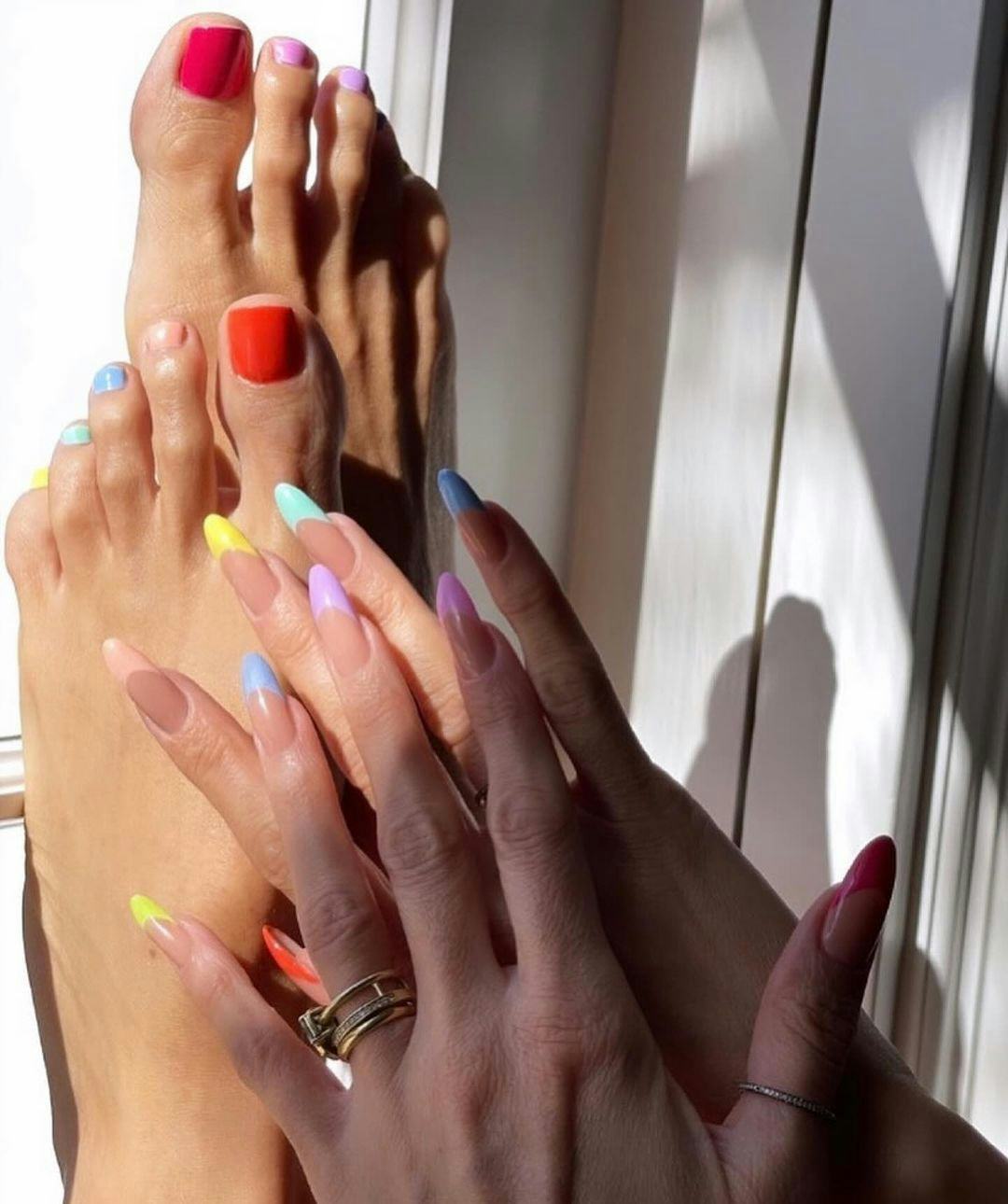Heidi Klum kicked off summer with a rainbow pedicure and matching rainbow French tip nails.