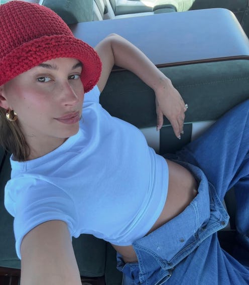 Hailey Bieber 80s style button earrings and all-black maternity look
