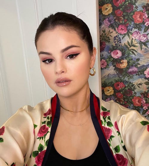 Selena Gomez just rocked the prettiest brick red "apple cider nails" (and it's only August).