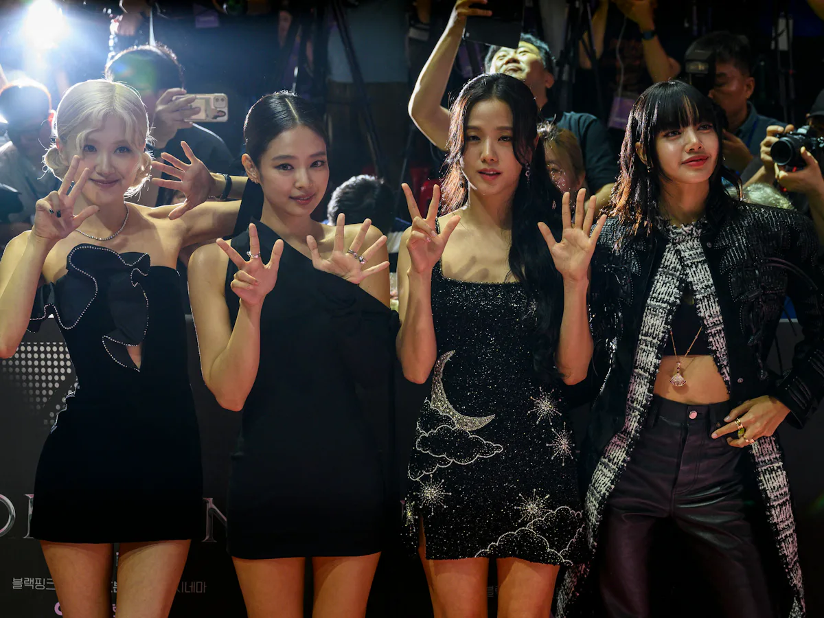 blackpink members in black dress 10 Photos of Blackpink Member Jisoo in Black Dress