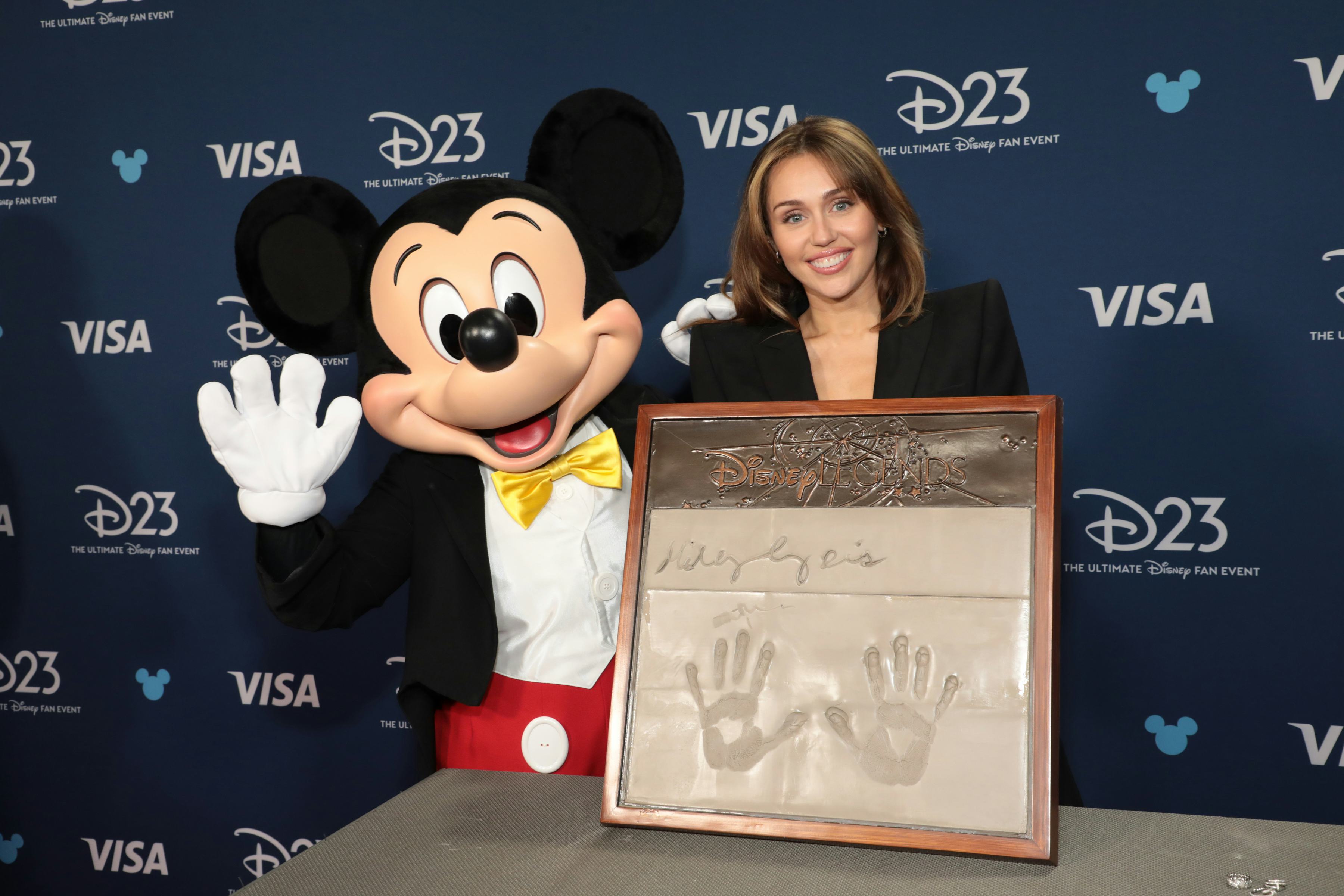 Miley Cyrus with Mickey Mouse at the Disney Legends ceremony