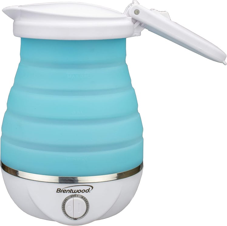 Brentwood Dual Voltage Collapsible Travel Kettle