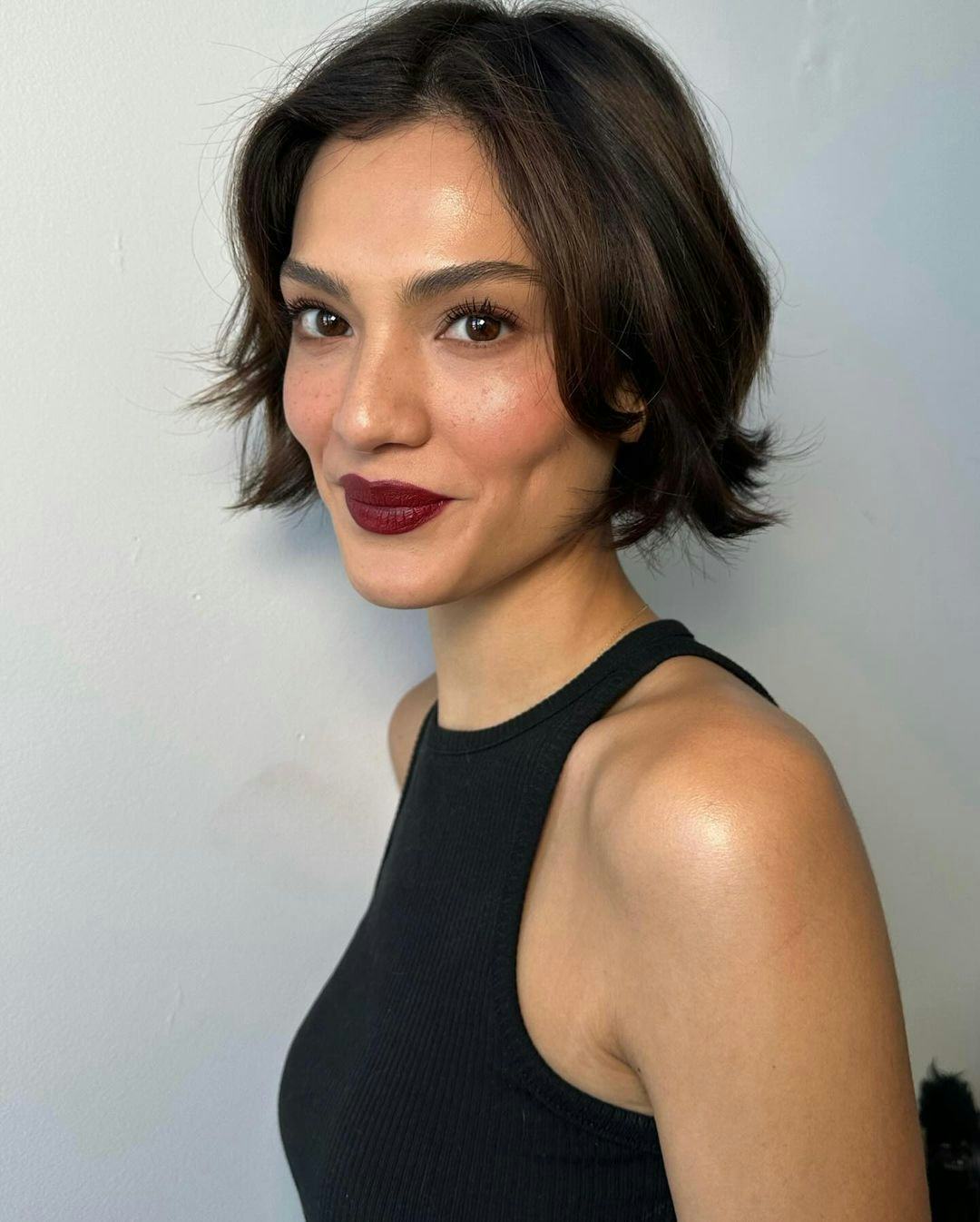 Minimal makeup with dark lips are on-trend for fall 2024.