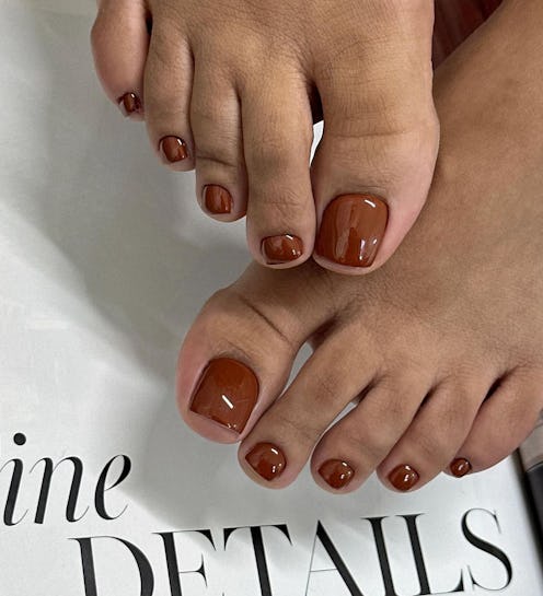 Hello, Virgo season 2024. Here are 5 earthy pedicure ideas that perfectly embody the sign.