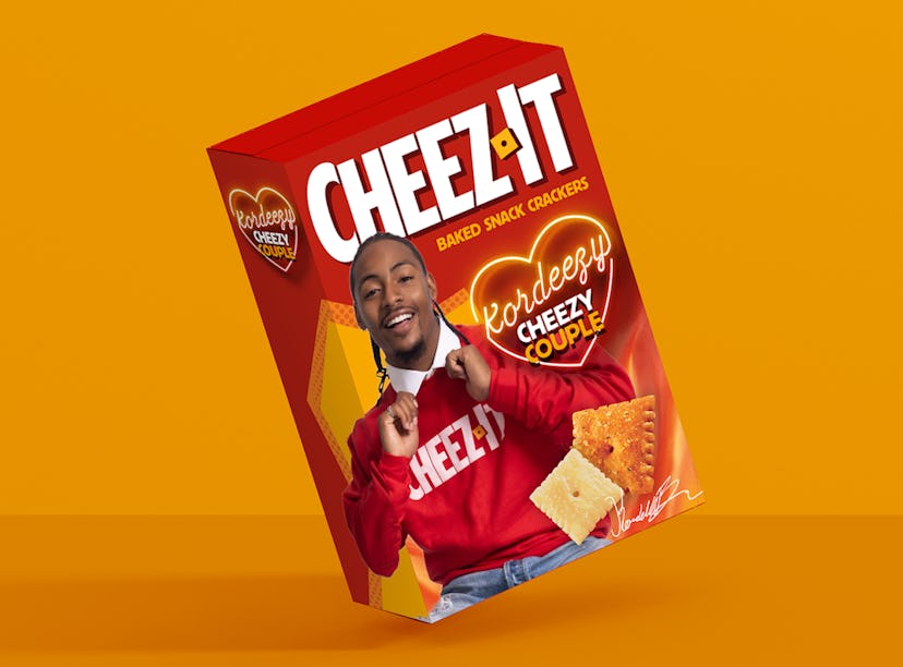 Kordell's Kordeezy Cheesy Couple Cheez-Its combine the White Cheddar and Hot & Spicy flavors.