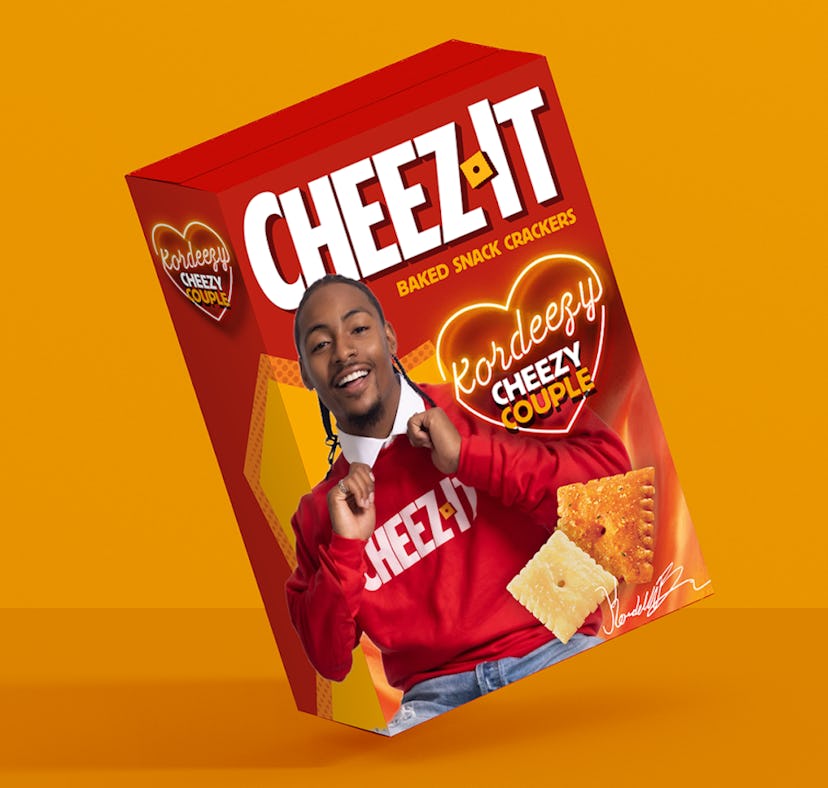 Kordell's Kordeezy Cheesy Couple Cheez-Its combine the White Cheddar and Hot & Spicy flavors.