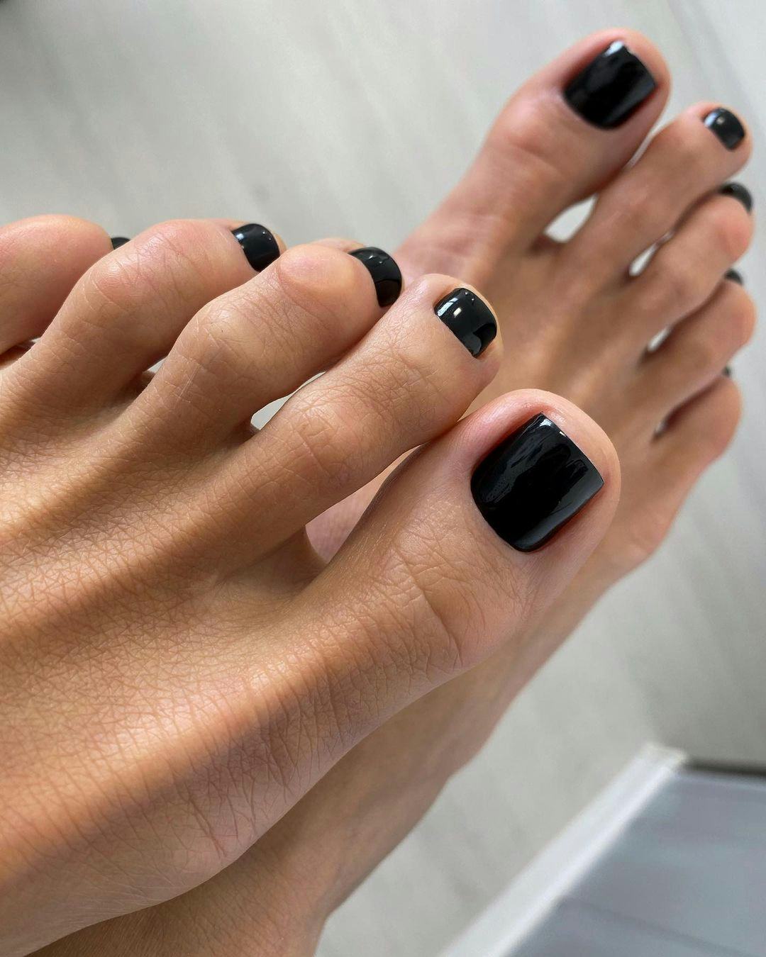 Black pedicures are perfect for Virgo season 2024.