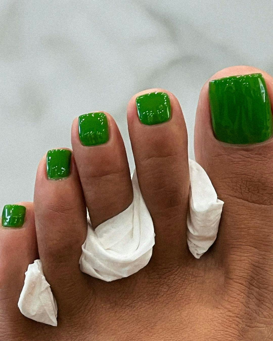 Green pedicures are perfect for Virgo season 2024.