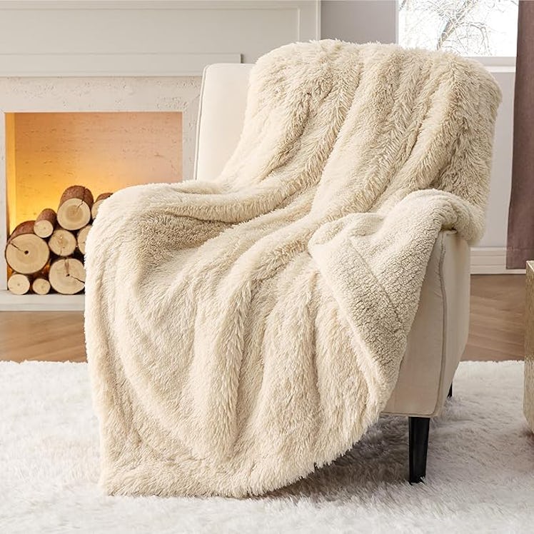 Bedsure Faux Fur Throw Blanket