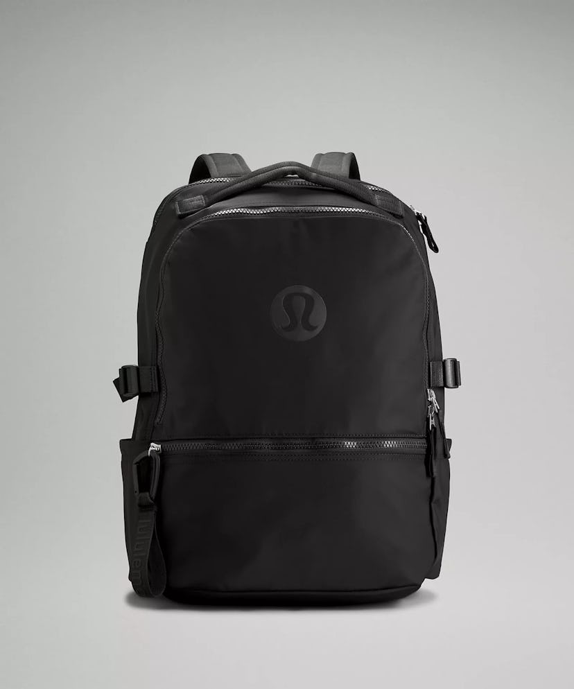 New Crew Backpack 22L Logo