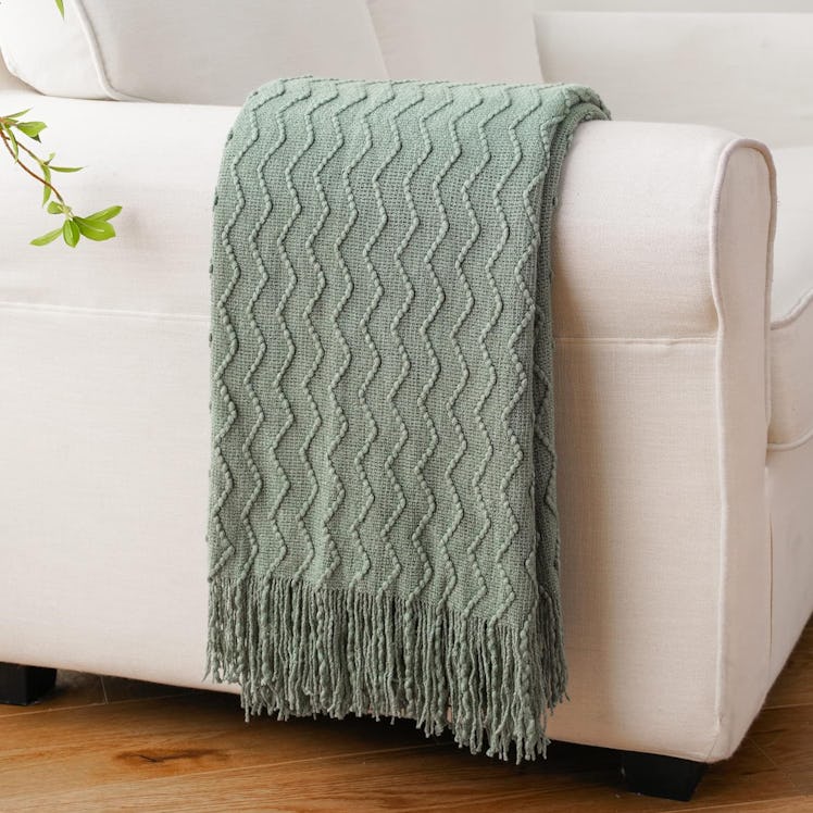 BATTILO HOME Sage Green Throw Blanket