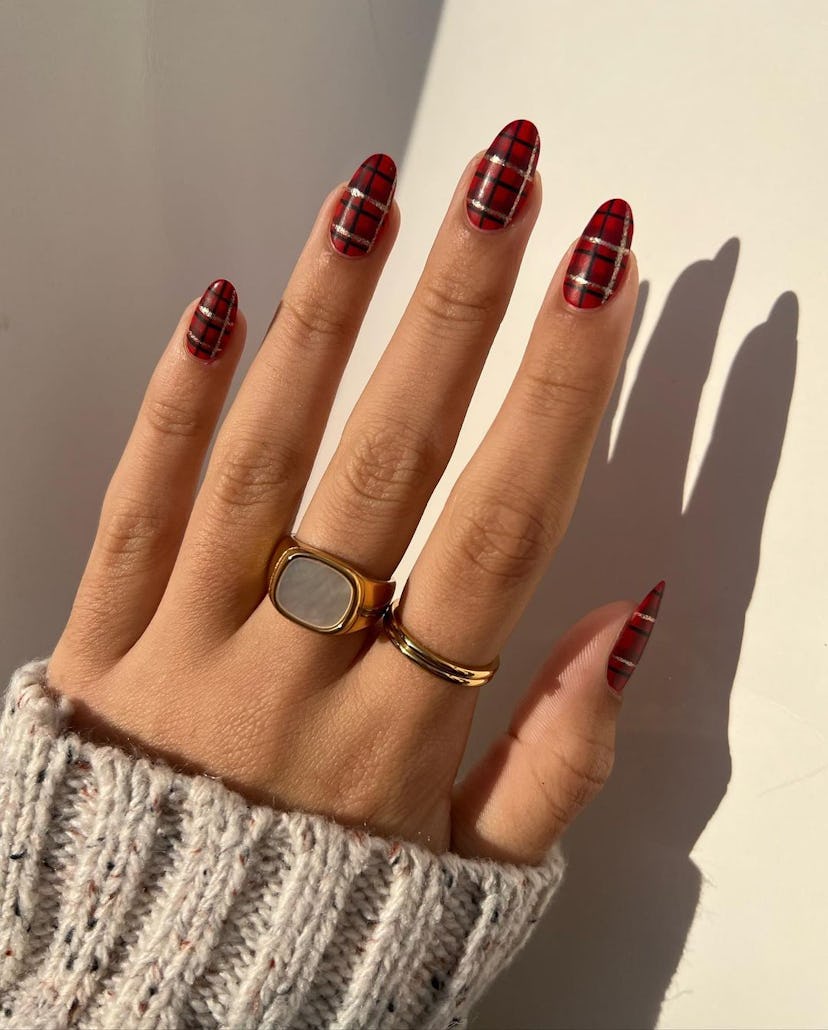 Blair Waldorf would love red plaid nails.