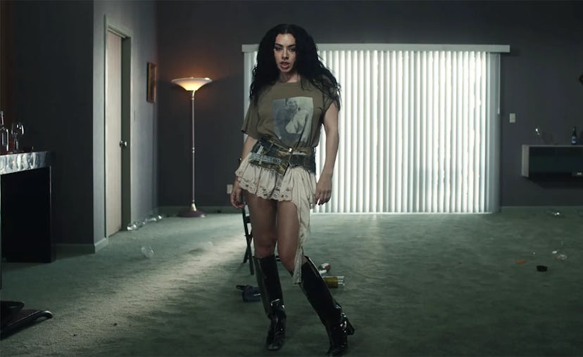 Charli XCX in the “Guess” remix music video featuring Billie Eilish.