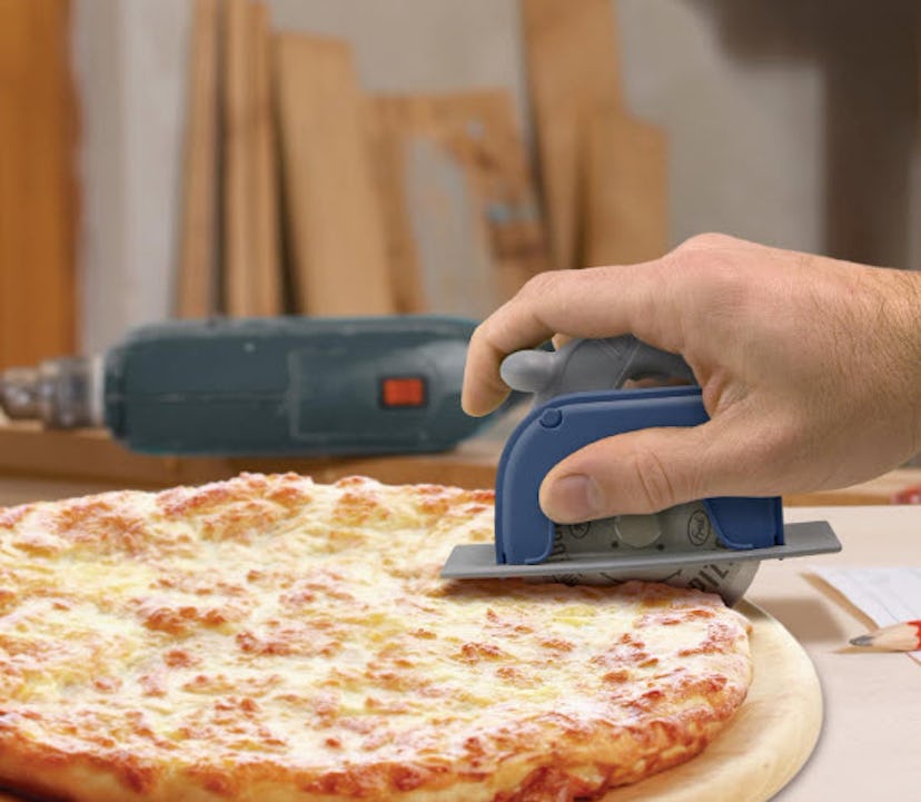 Genuine Fred PIZZA BOSS 3000 Circular Saw Pizza Wheel