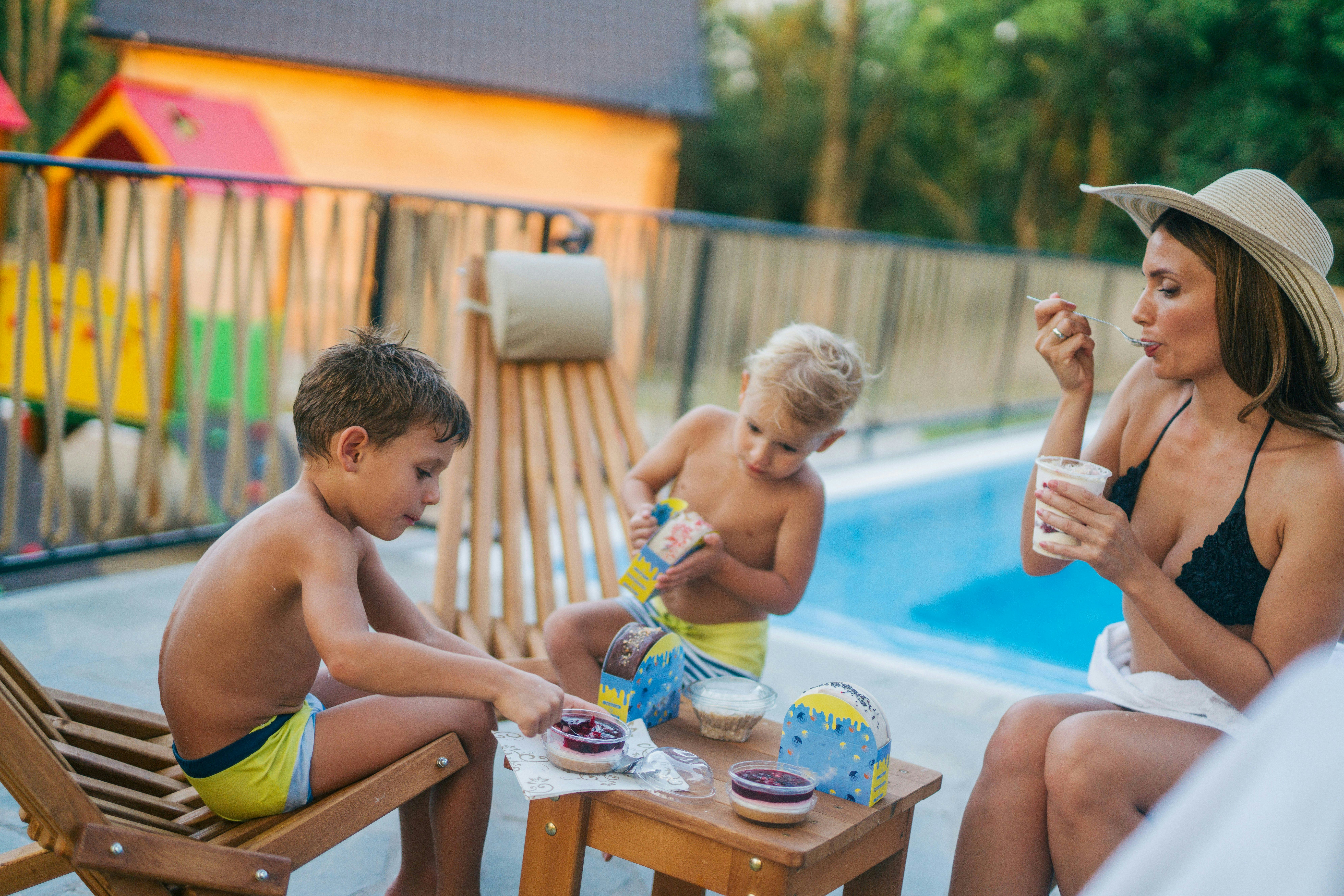 Mom Of 4 Wonders Why Only Children "Attach Themselves" To Her Family On Vacations