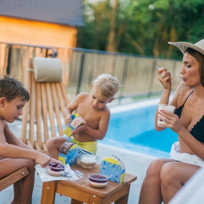 Mom Of 4 Wonders Why Only Children "Attach Themselves" To Her Family On Vacations