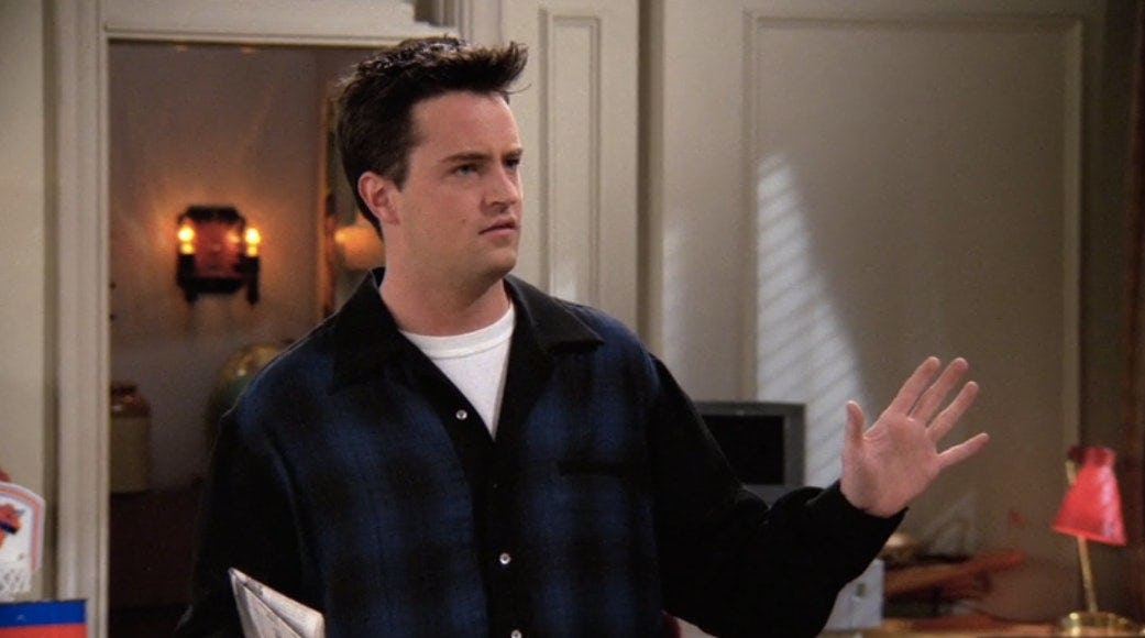 Lisa Kudrow thought Matthew Perry&rsquo;s &lsquo;Friends&rsquo; character Chandler Bing was gay.
