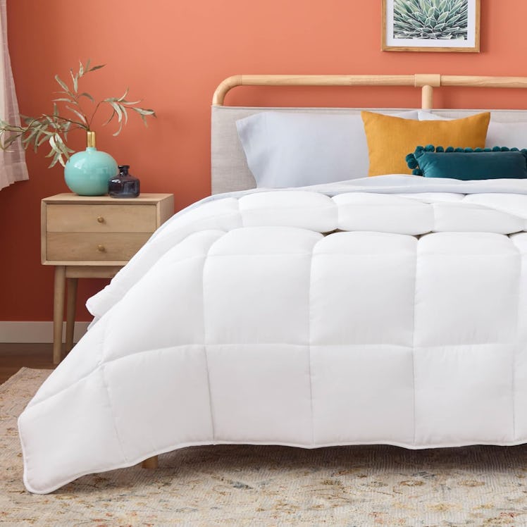 LINENSPA All-Season Down Alternative Comforter