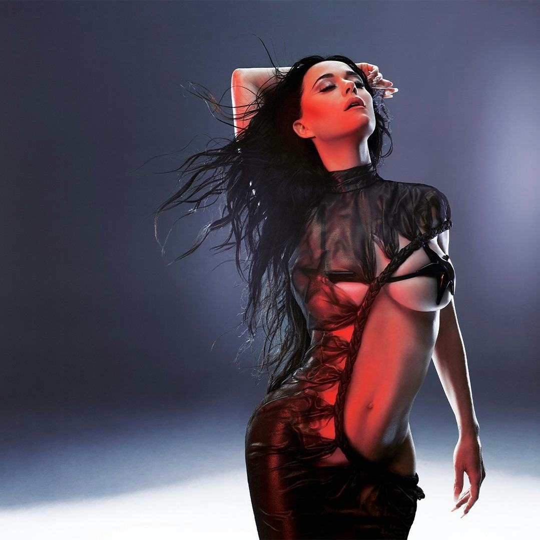 Katy Perry&rsquo;s cutout LBD featured the most cutouts you&rsquo;ve ever seen.