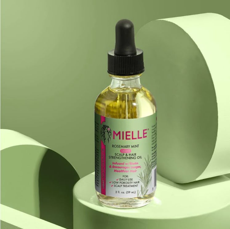 Mielle Organics Rosemary Mint Light Scalp & Hair Strengthening Oil