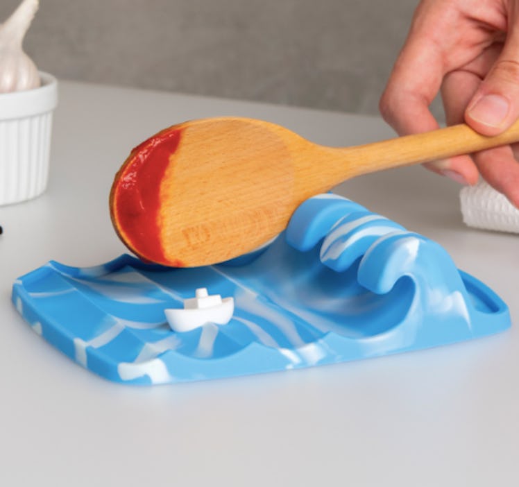 OTOTO Wavy Spoon Rest