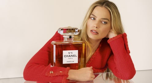 Margot Robbie Chanel No. 5