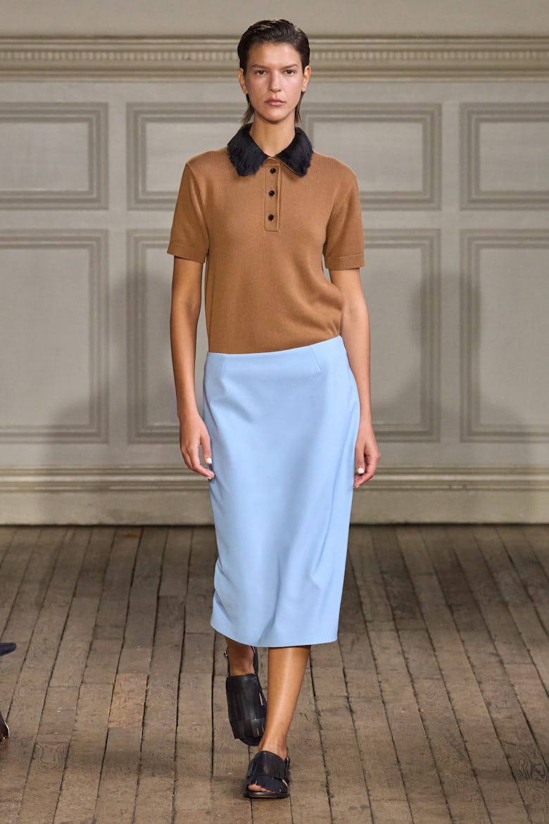 образ с показа коллекции весна-лето 2025 от emilia wickstead на неделе моды в лондоне