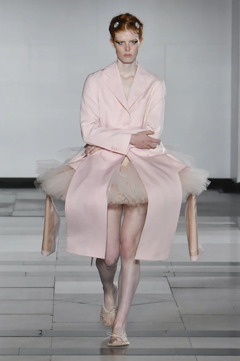 Simone Rocha Spring 2025: A Haunting Curation of Greatest Hits