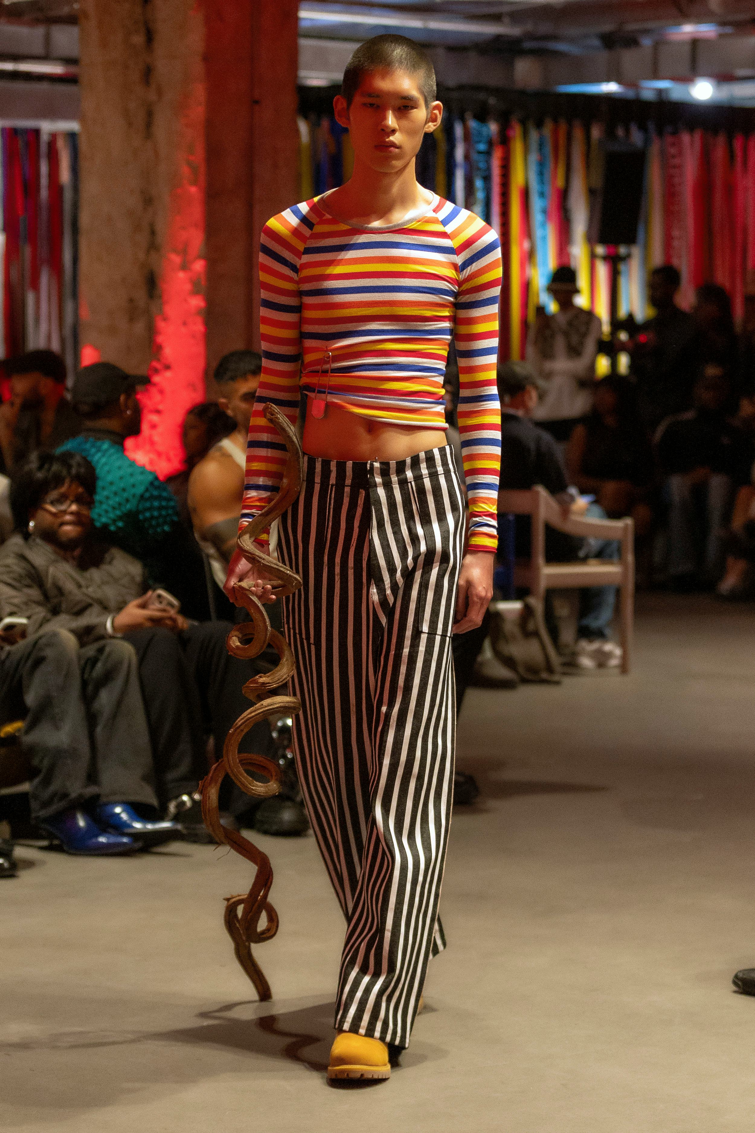 образ из весенней коллекции 2025 года Джавары Аллейн, показанной на неделе моды в Лондоне